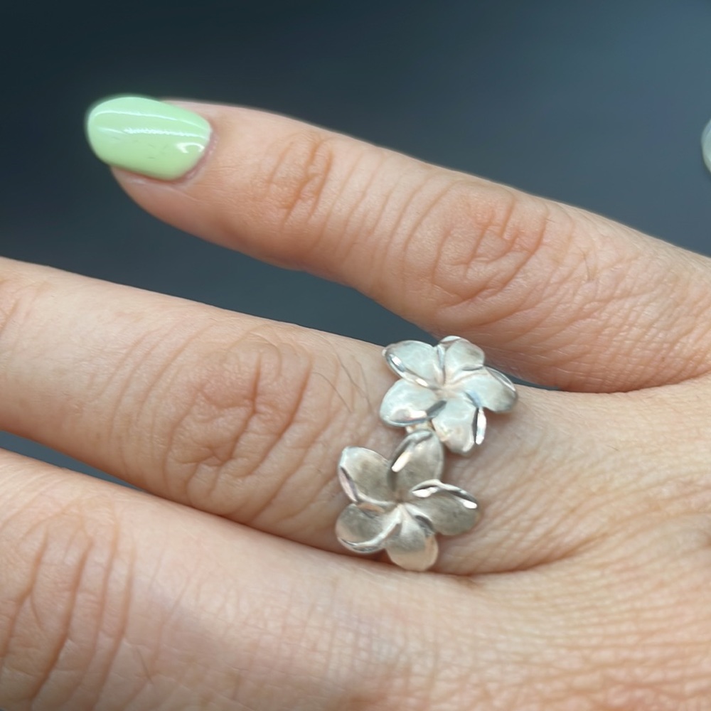 Sliver ring with two silver flowers